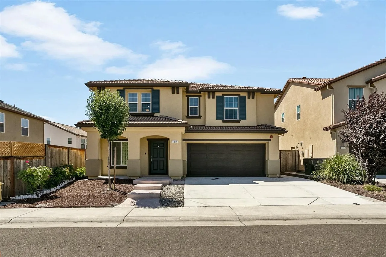 4 bed, 2591 sqft, $3,100 — Photo 1