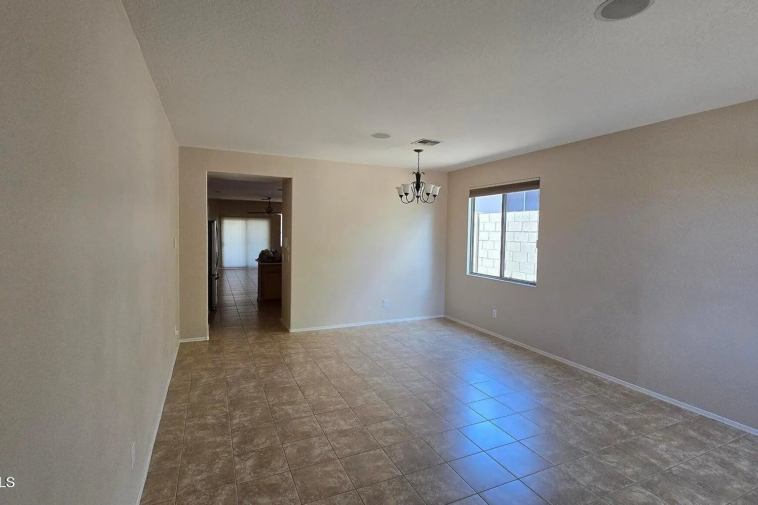 4 bed, 2.0 bath, 1827 sqft, $2,395 — Photo 2