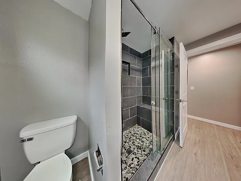 1105 S Woodlawn St #2 — Photo 31