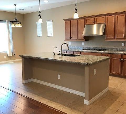 5th image of 4044 S Camellia Dr