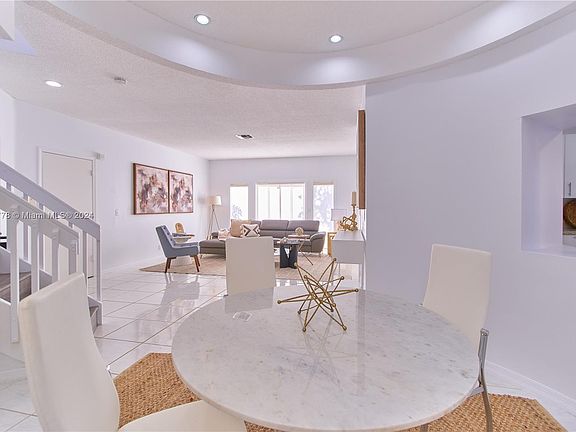 4th image of 11199 Lakeview Dr