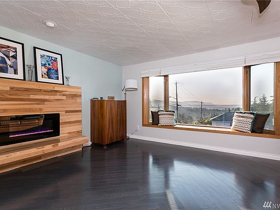 Bay and Island views, custom fireplace, bay window in the living room.