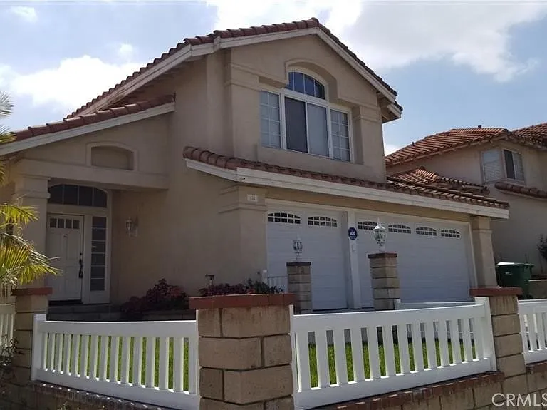 424 Dylan Dr — Photo 2