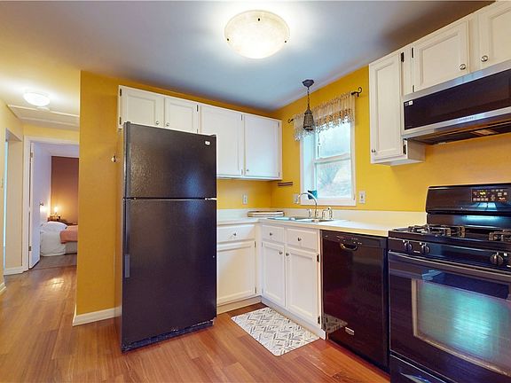 3rd image of 442 Groton Rd