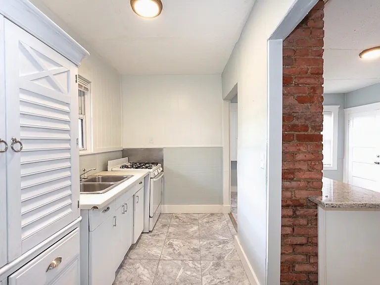 1910 Corning Ave #1 — Photo 8