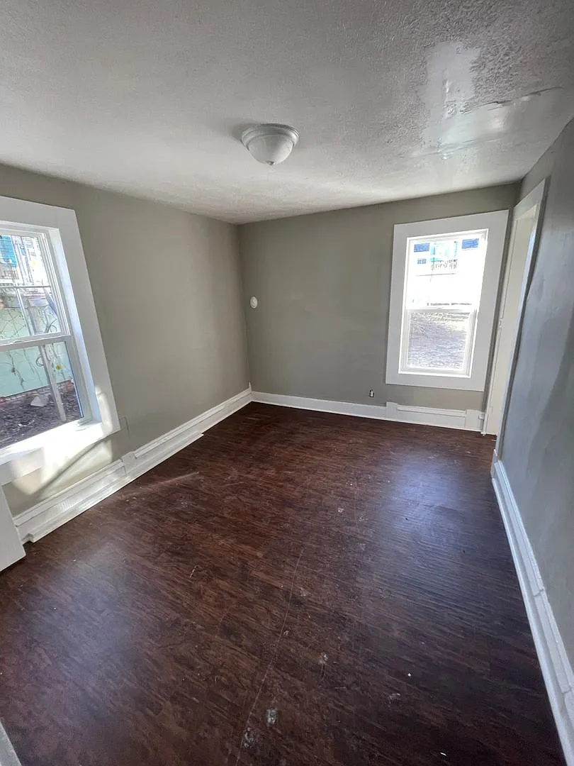 651 E Wabash St — Photo 3