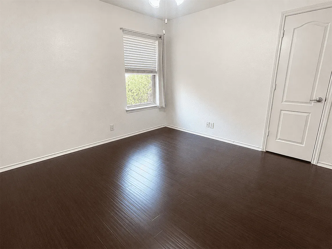 3 bed, 2.5 bath, 1654 sqft, $1,875 — Photo 4