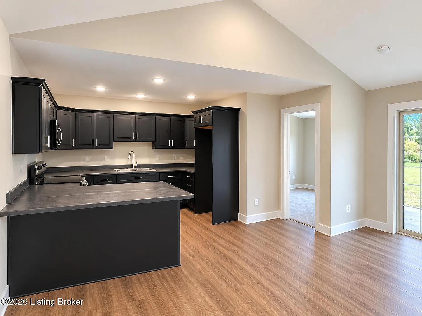 3 bed, 2.0 bath, 1215 sqft, $1,795 — Photo 4