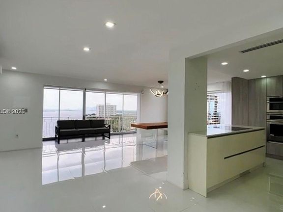 3rd image of 11111 Biscayne Blvd #1815