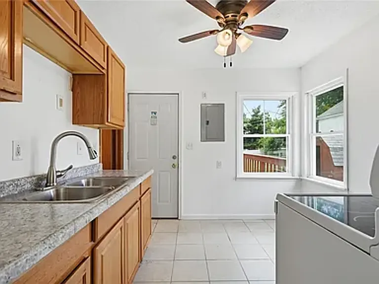 1237 Lincoln Dr — Photo 6