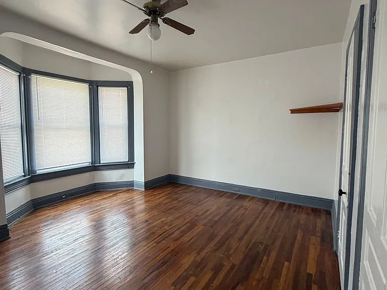 228 W Jackson St — Photo 6