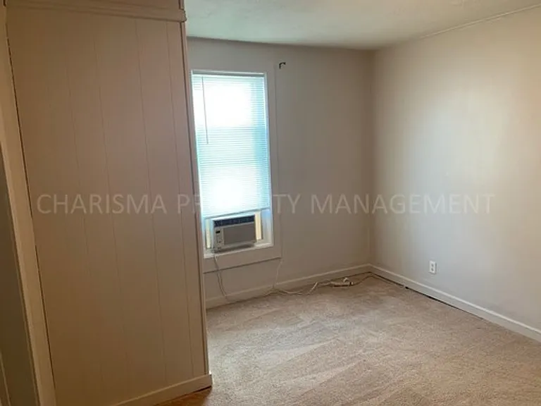 817 W 11th St #1 — Photo 5