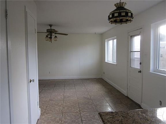 4th image of 2157 Holiday Dr