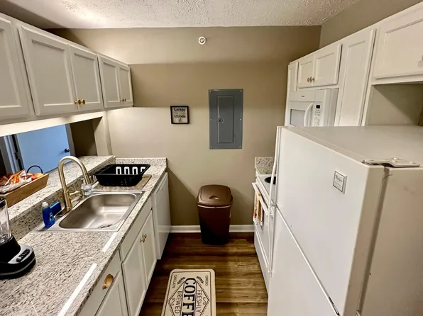 1441 Collegiate Cir, Raleigh, NC 27606