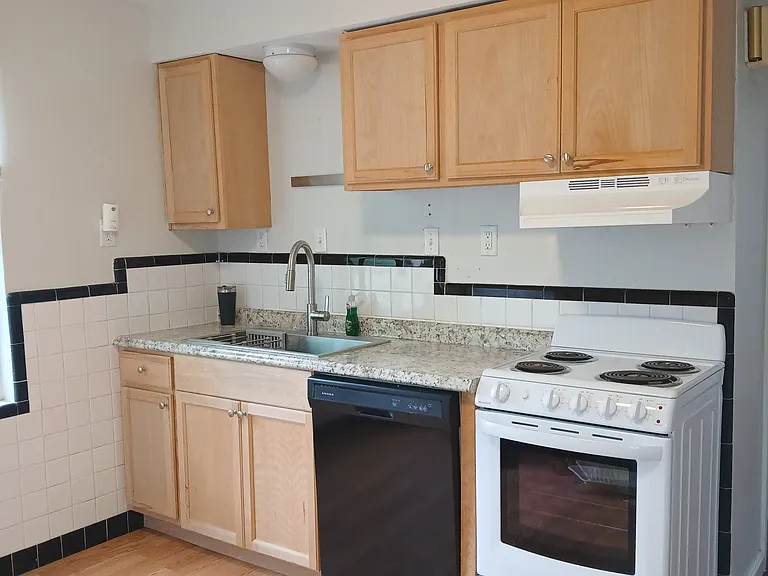 7075 Melrose Ave — Photo 10