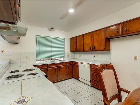 3rd image of 1408 Martin Ave