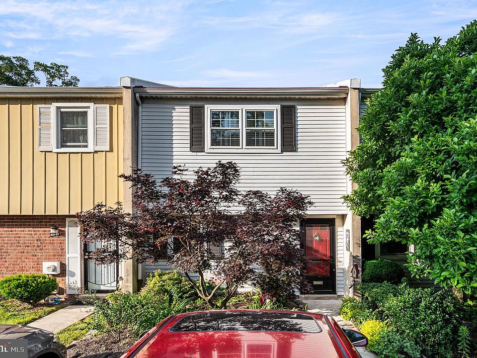 1st image of 421 W School House Ln Unit 28