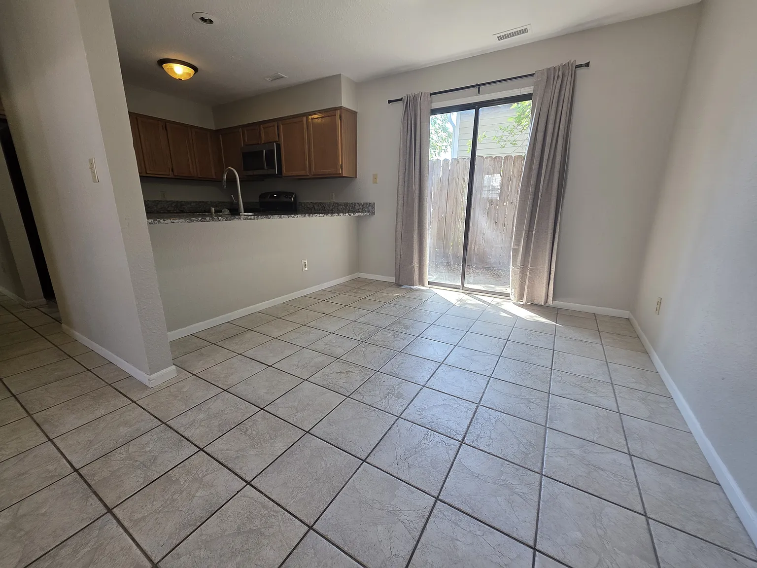 4 bed, 1700 sqft, $1,850 — Photo 3