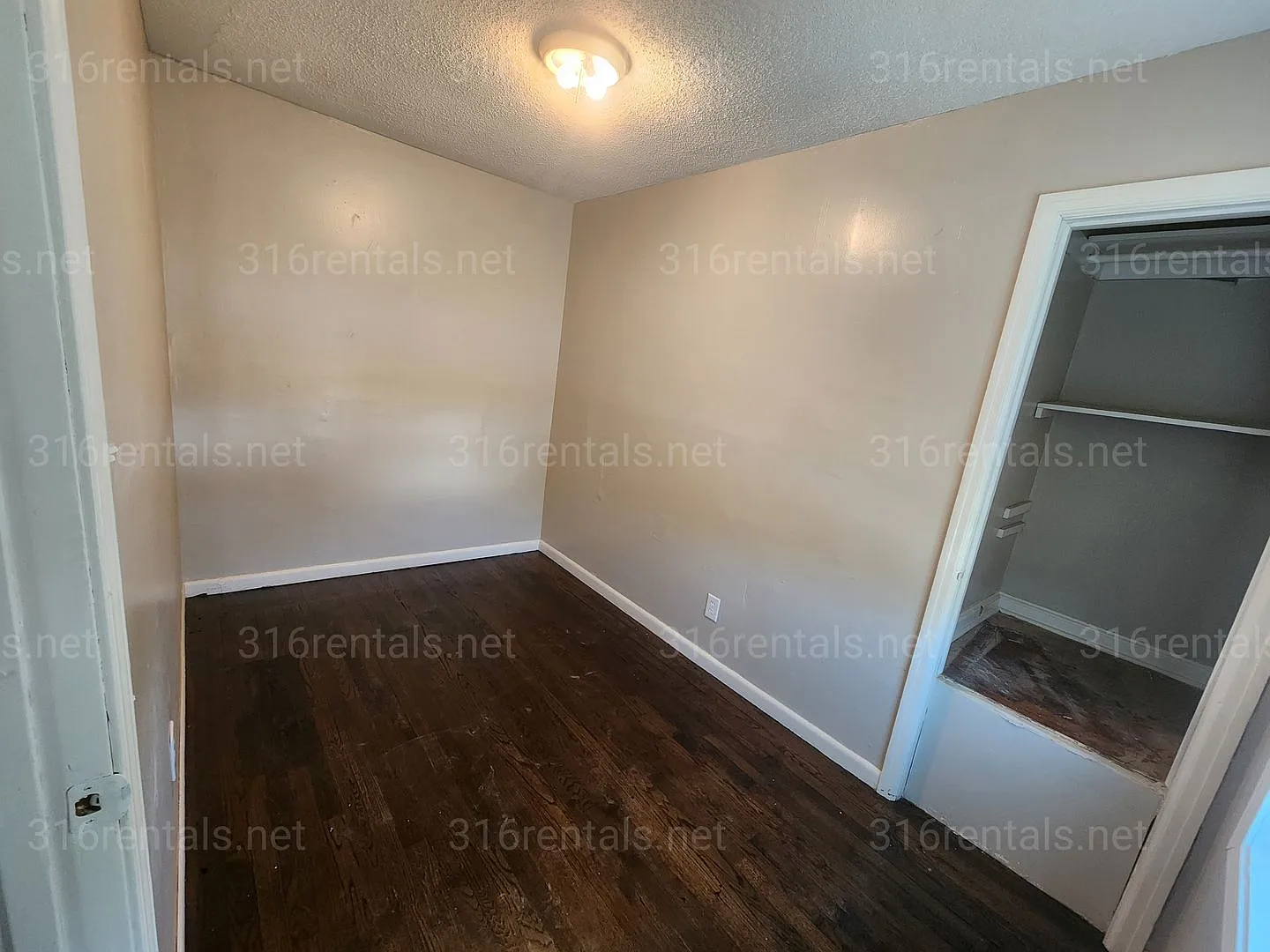 $1,195 - 3 bedroom/ 1 bathroom - Single Family Home — Photo 2