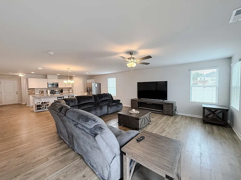 127 Arlington Dr — Photo 3