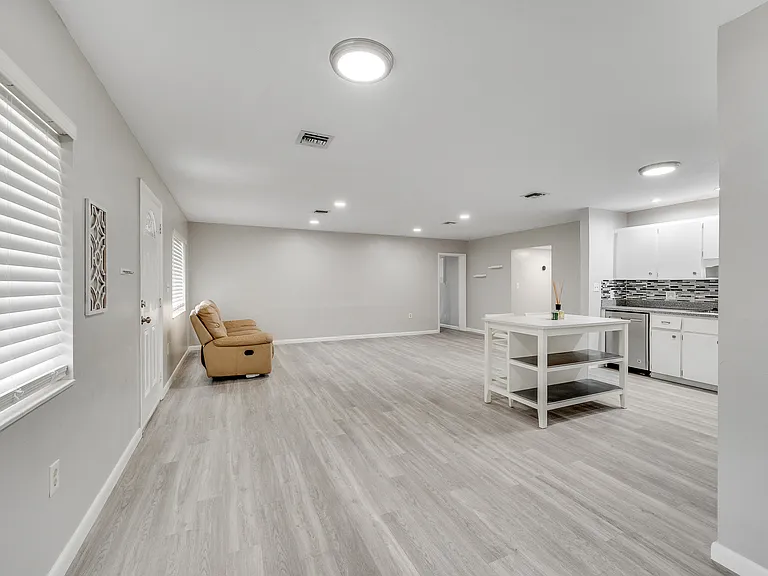 390 Needle Blvd — Photo 4