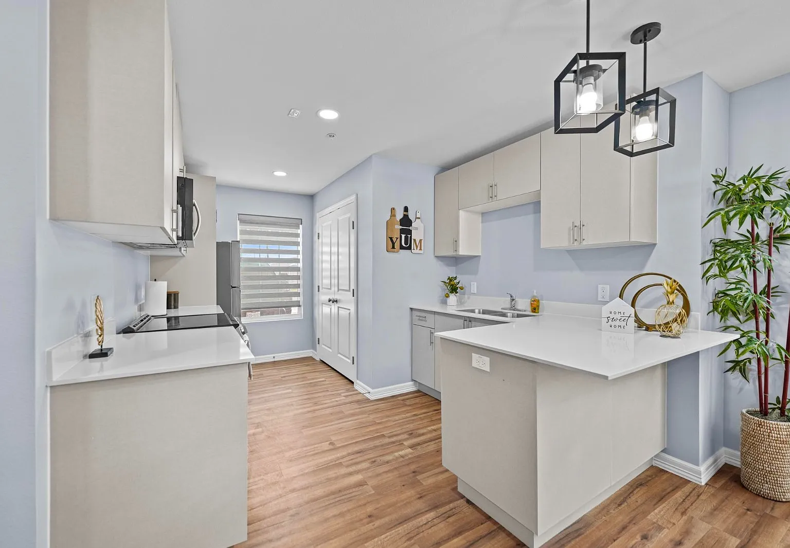 E&J Apartments - F23 — Photo 4
