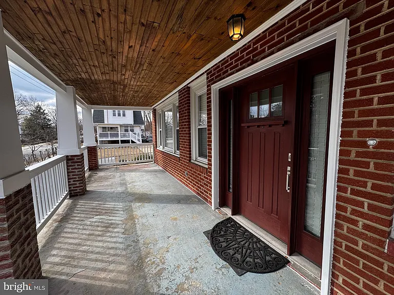 513 Whittier St NW — Photo 3