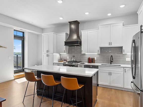 3rd image of 517 2nd St #304