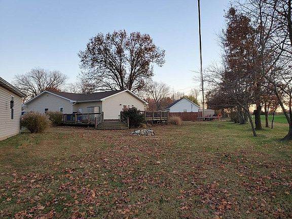 4th image of 1103 Hillcrest Dr