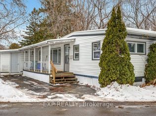 9 Dell Ave, Ottawa, ON K2H7R4