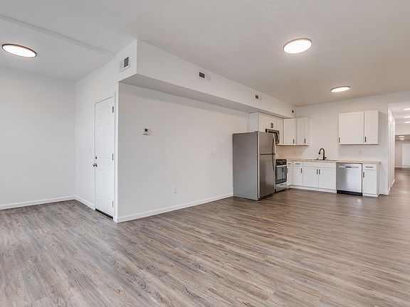 3rd image of 603 E Warrington Ave Floor 1