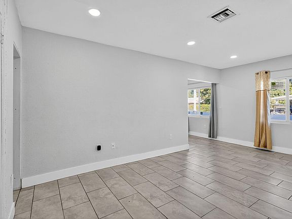 5th image of 915 S F Street