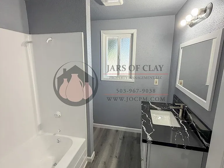 1524 E Park Ave NE — Photo 7