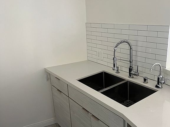 3rd image of 1245 N Kings Rd #19