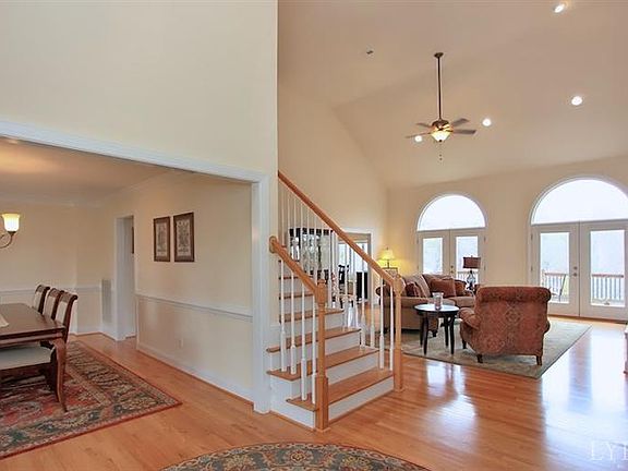 3rd image of 214 Two Creek Dr