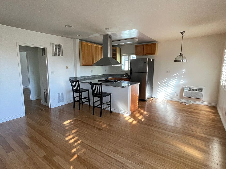 1st image of 1930 N Vermont Ave APT 104