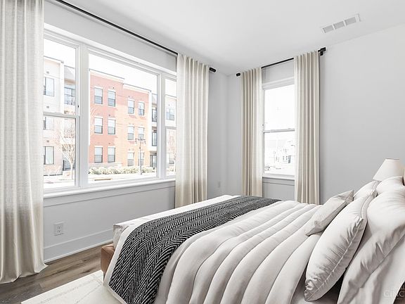 3rd image of 3012 Woodburn Ave