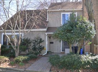 10801 Hunt Club Rd, Reston, VA 20190