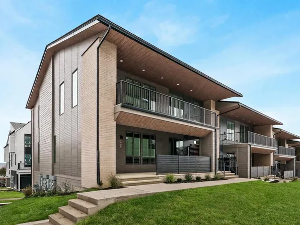 605 SW Sovereign Cmn SW, Calgary, AB T3C 3Y3