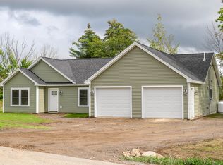 25 Knoll Crest Dr, Bangor, ME 04401