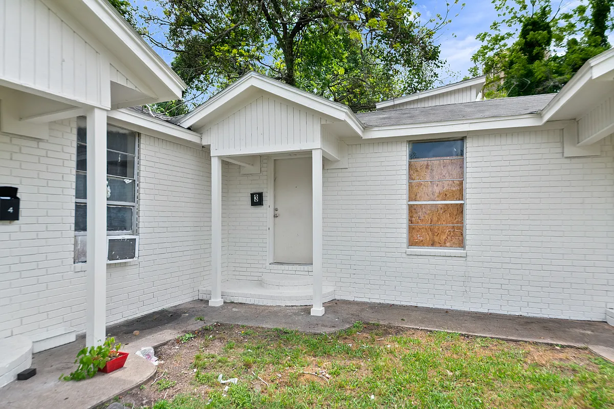 Building Photo - 806 E Emily Ave #6