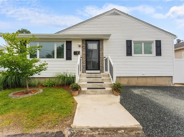 15 Wayland St, East Providence, RI 02914