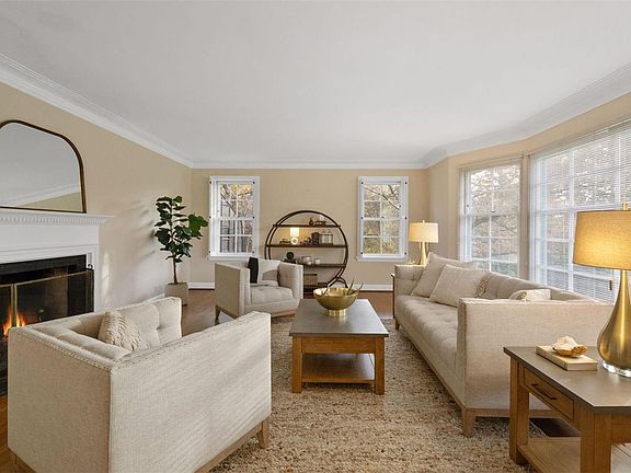 4th image of 1802 Deer Creek Ln