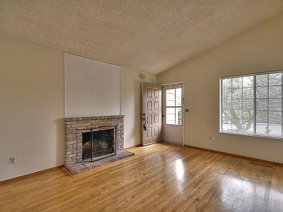 5th image of 1702 Northstar Drive NE