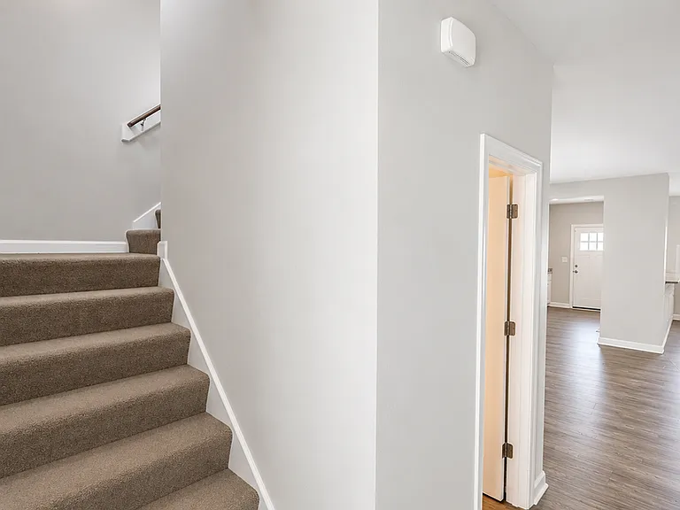2204 Engle Ave — Photo 4