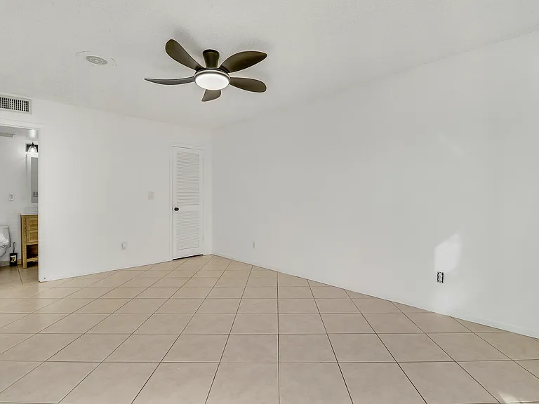 964 NW Spruce Ridge Dr #D1 — Photo 21