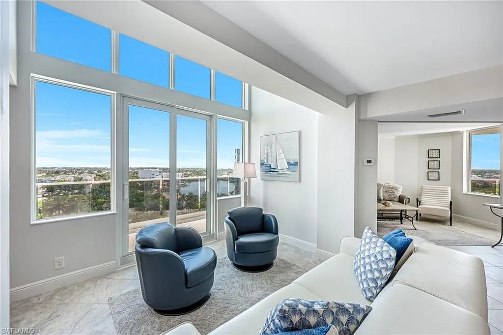 2 bed, 2.5 bath, 2240 sqft, $20,000 — Photo 3