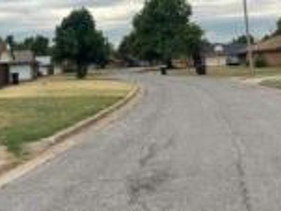 Exterior Neighborhood (street photo)