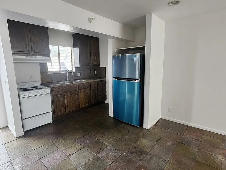 1816 N Gramercy Pl — Photo 18