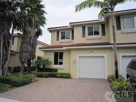 1st image of 2821 S Evergreen Cir